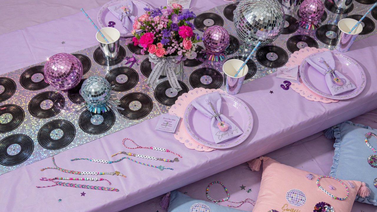 Mesa de dulces y decoración